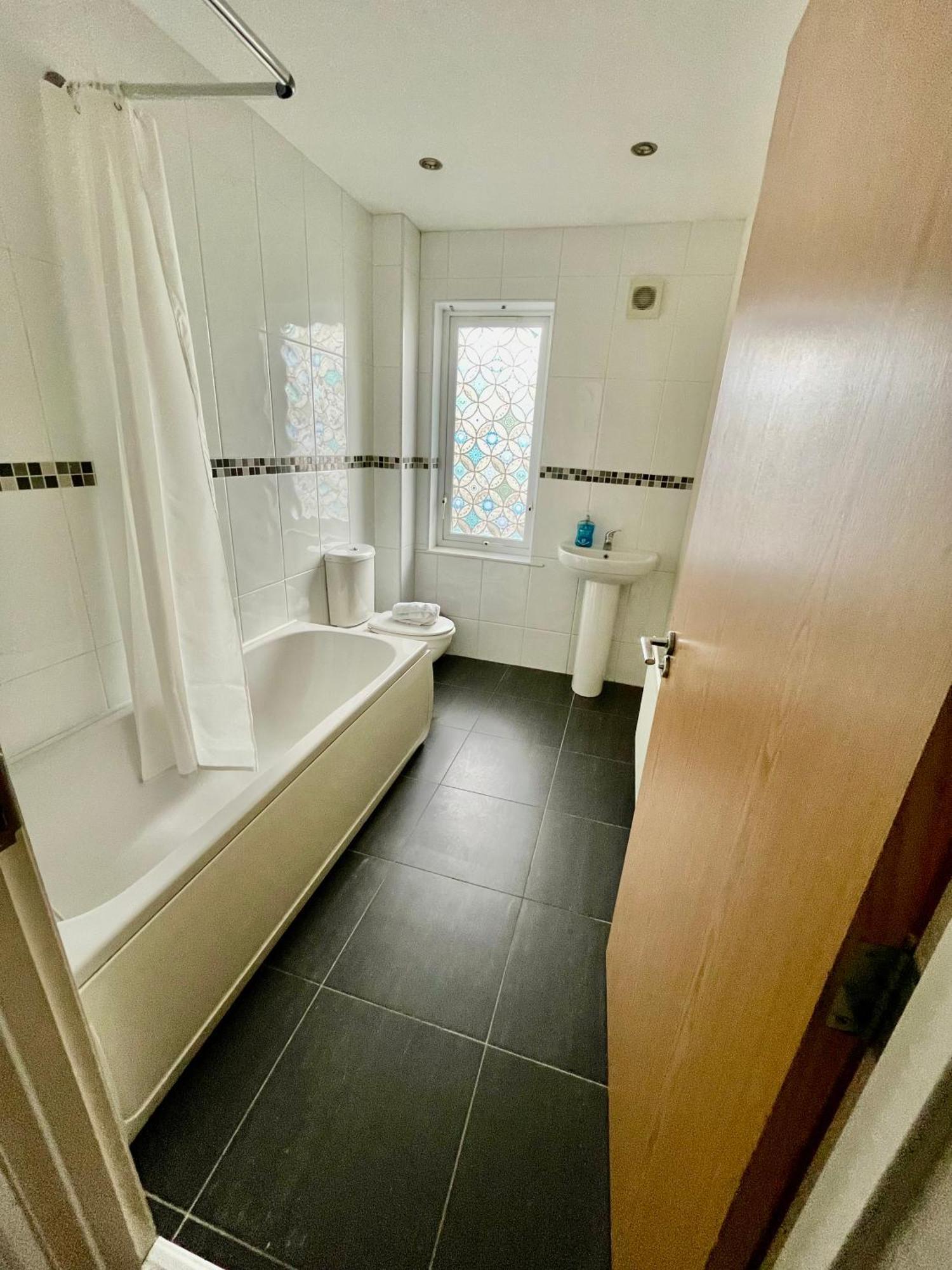 2 Bedroom City-Centre Apartment With Free Parking Belfast Exteriér fotografie